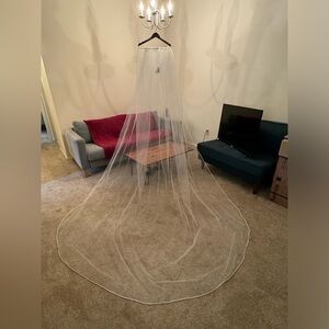 Custom 1/4 in Satin Trim Veil w/Blusher